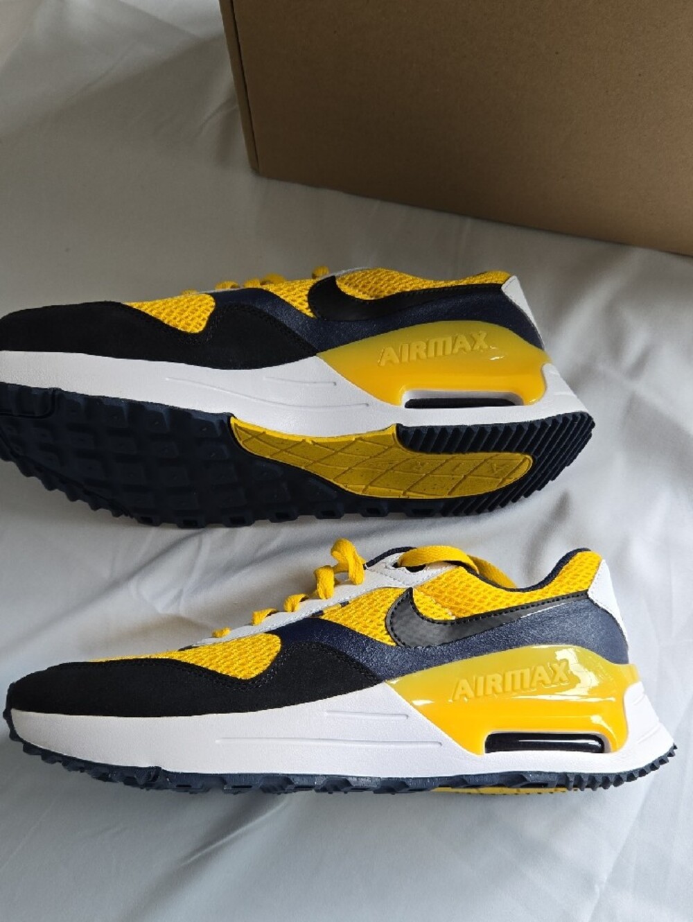 Nike Men's University Of Michigan Yellow & Navy Air Max Mesh Athletic Sneakers - Picture 2 of 9